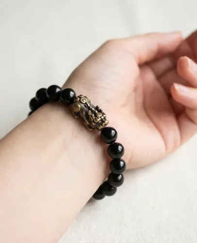 Correct way to wear feng shui bracelet on left hand