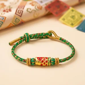 Bracelet porte-bonheur tissé à la main avec motif de carpes koï – Feng Shui et richesse