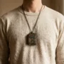 gau-amulet-box-pendant-portable-santuario Tabella di cura che indica quando togliere un braccialetto mala tibetano o tenere un anello in titanio durante la doccia, il sonno, la palestra e la piscina.